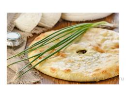 Осетинский пирог с курицей, зеленым луком и сыром 1000 г