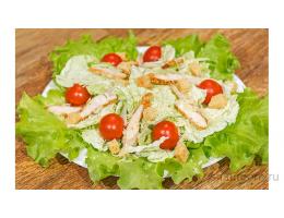 Салат Цезарь с курицей