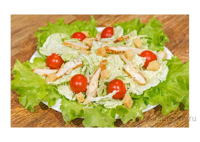 Салат Цезарь с курицей